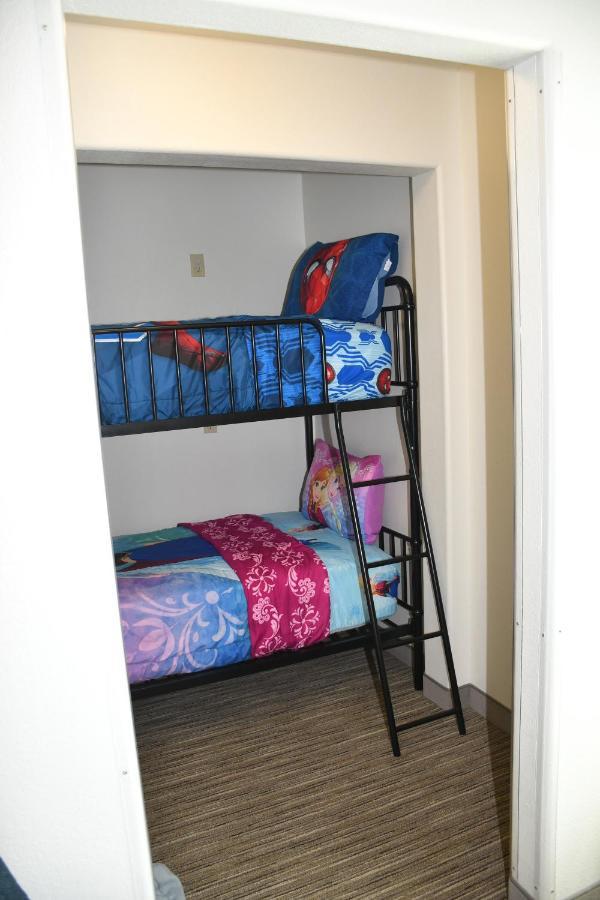 Holiday Inn Express Hotel & Suites Evanston By Ihg Extérieur photo