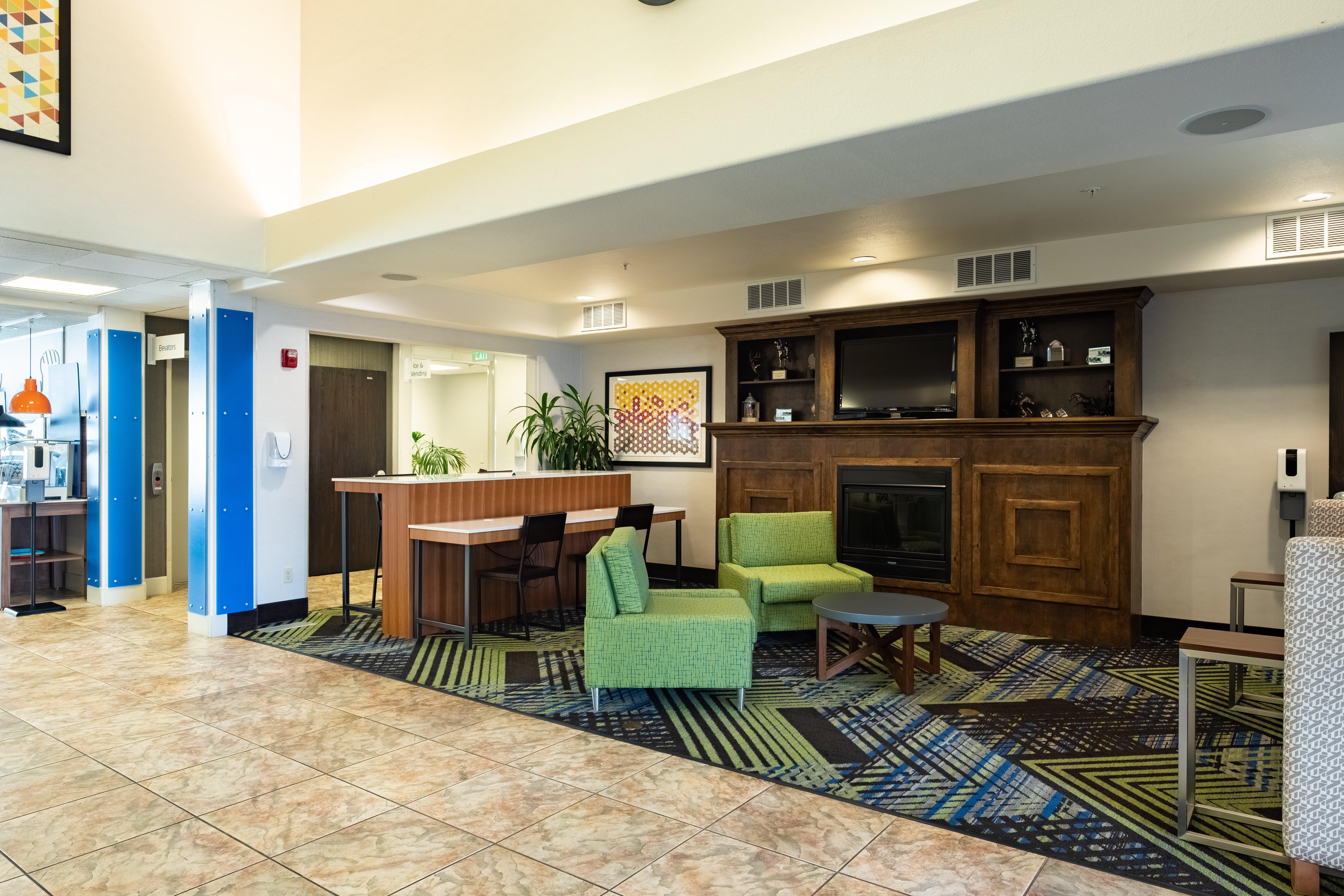 Holiday Inn Express Hotel & Suites Evanston By Ihg Extérieur photo