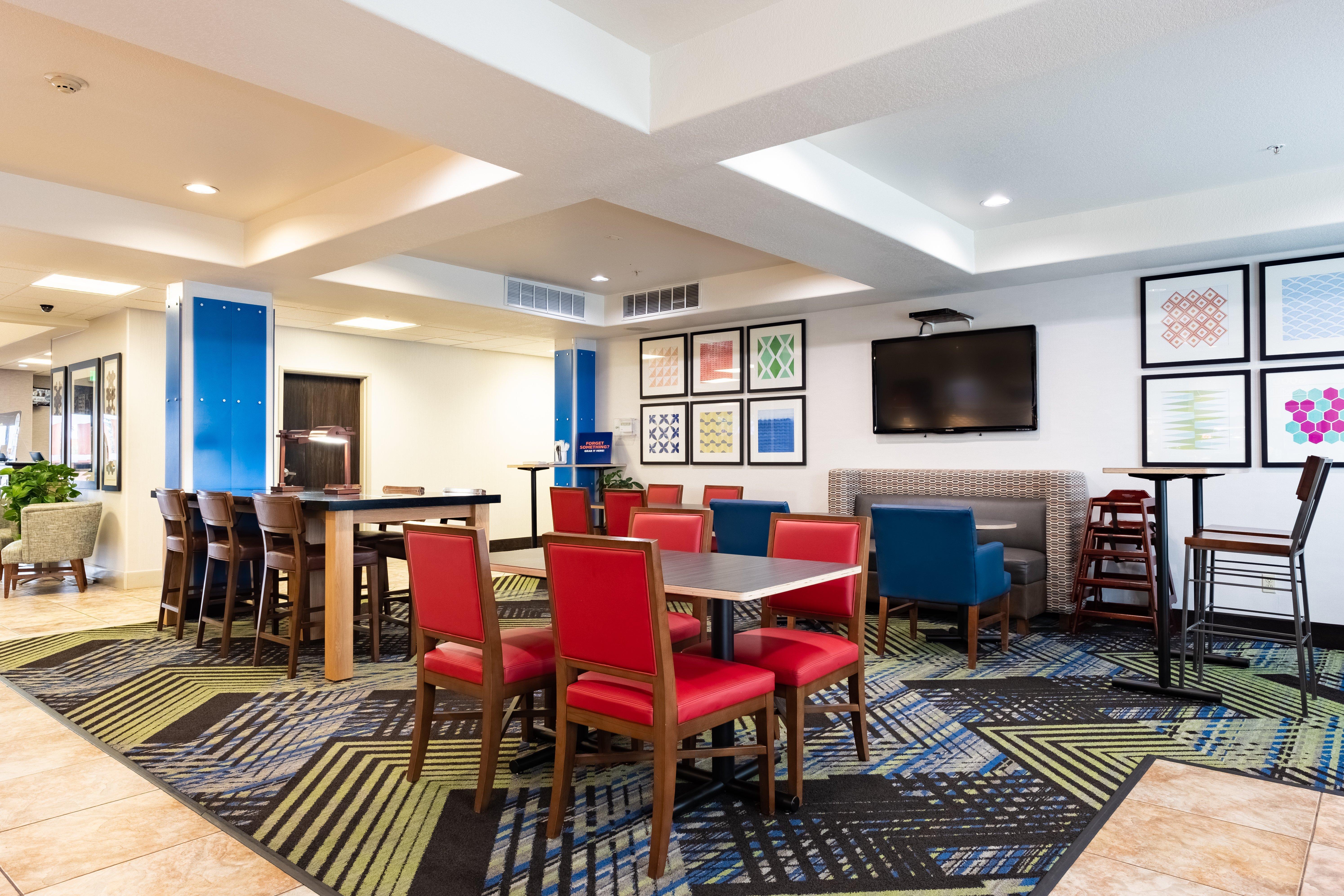 Holiday Inn Express Hotel & Suites Evanston By Ihg Extérieur photo